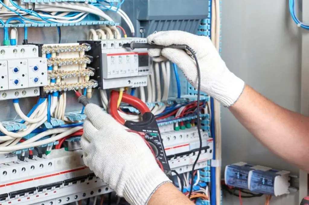 DGUV-V3-Prüfung elektrischer Betriebsmittel durch eine Elektrofachkraft