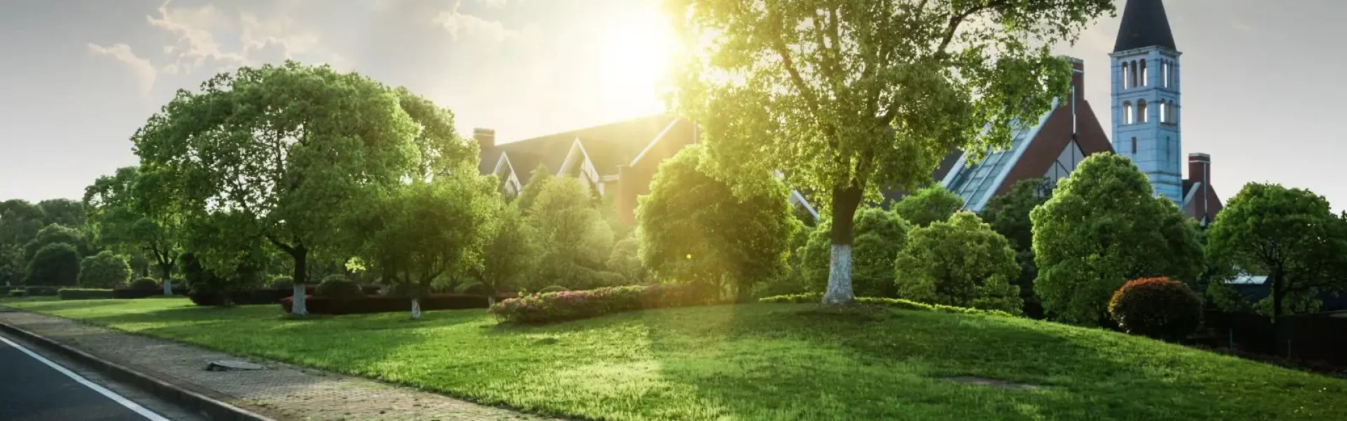 Moderner Neubau mit Garten, geplant als Smart Home Neubau